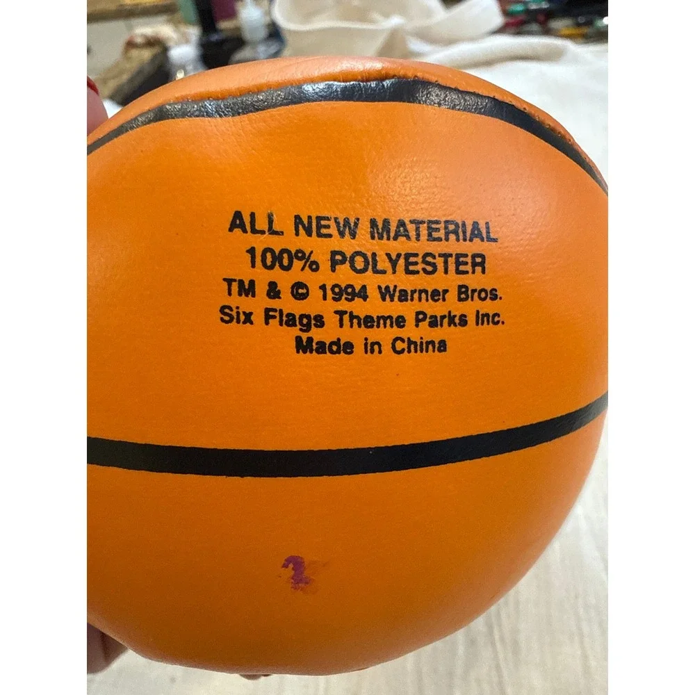 Vintage 1994 Looney Tunes Six Flags Bugs Bunny Baseball Wile E Coyote Basketball